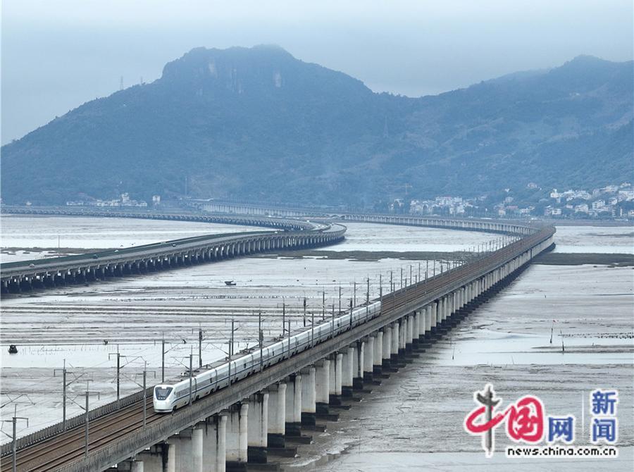 发现最美铁路穿越山海三条铁路富了这座城