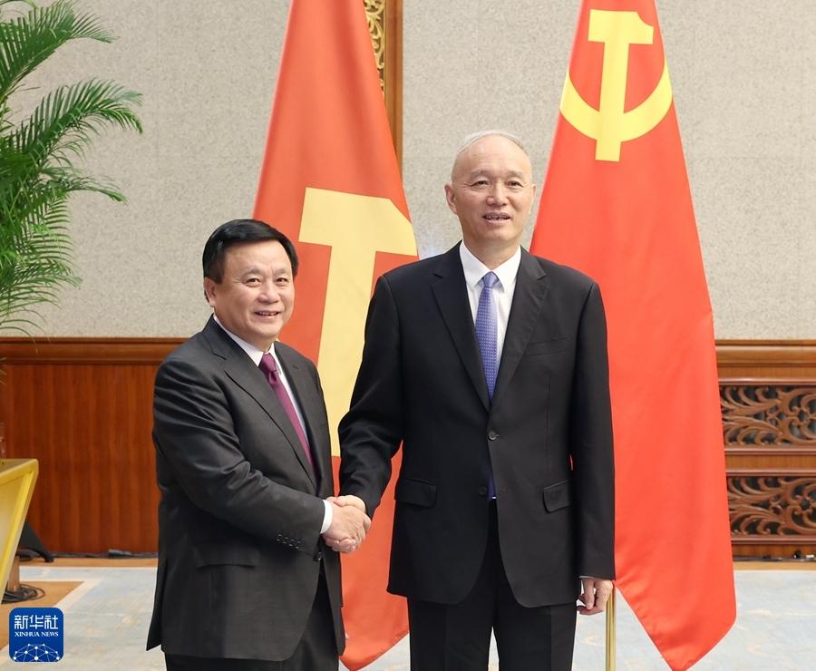 胡志明国家政治学院院长,中央理论委员会主席阮春胜率领的越南共产党