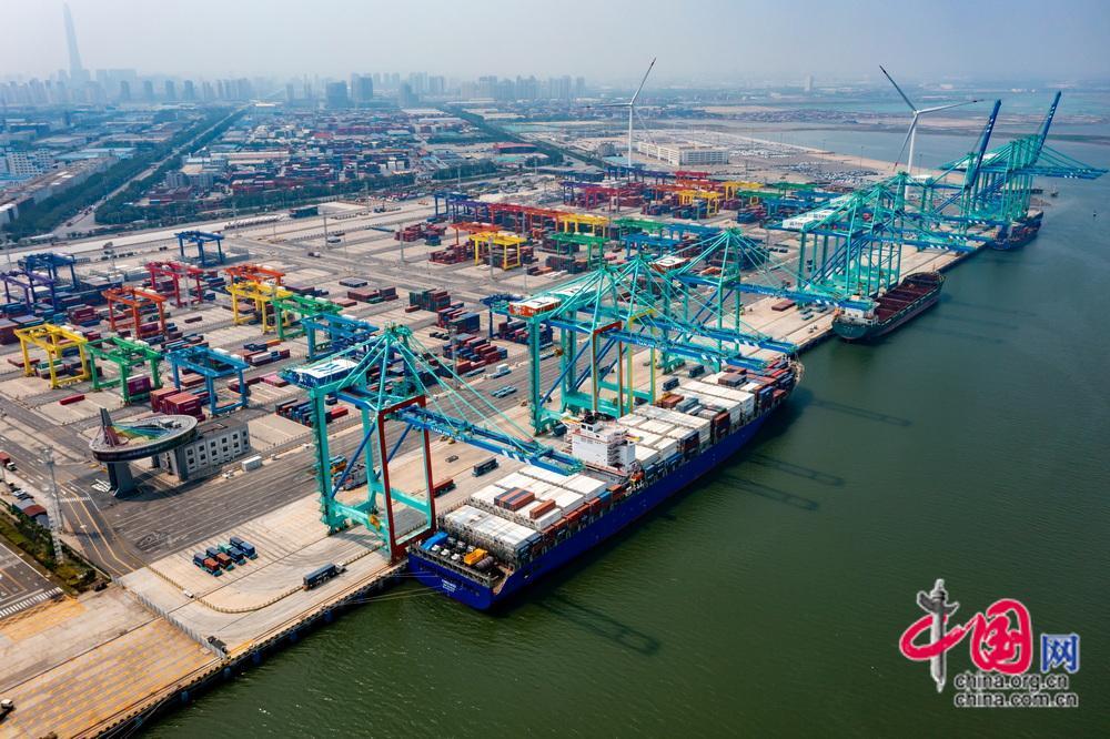 全球首个“智慧零碳”码头 渤海湾里的七彩智港