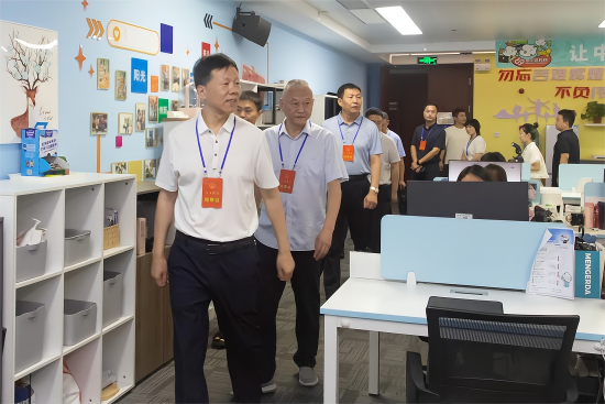 郑州市二七区人大常委会主任吕安民一行莅临梦尔达科技集团调研