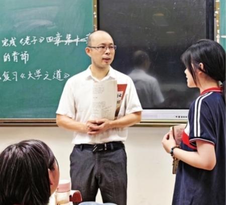 他以“方圆之度”拉升学生成长高度