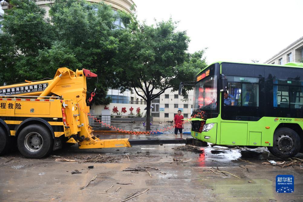 暴雨中，他们坚守在一线——京津冀防汛现场