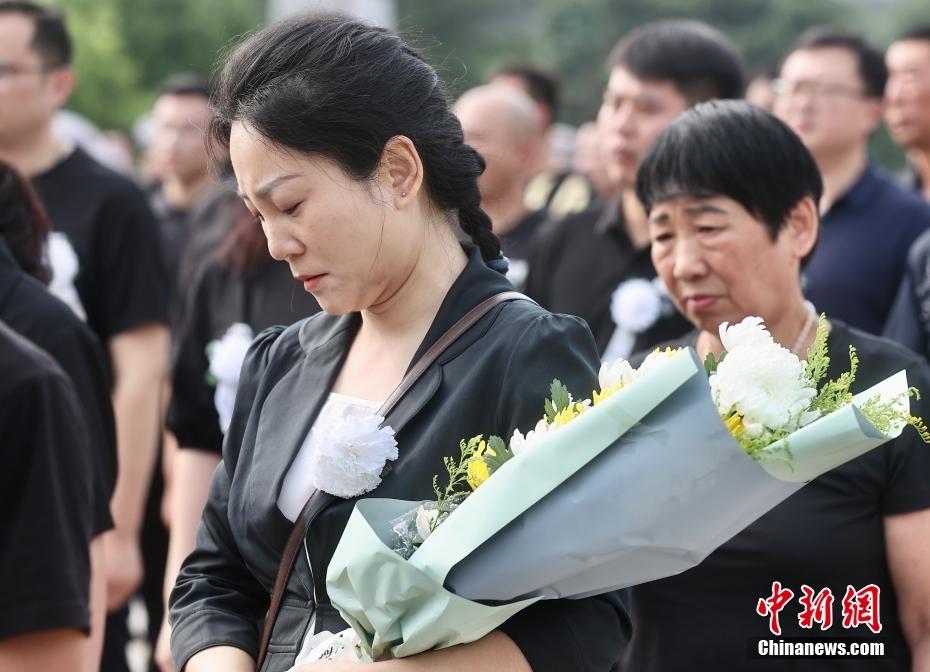 消防烈士冯振遗体告别仪式在北京举行组图