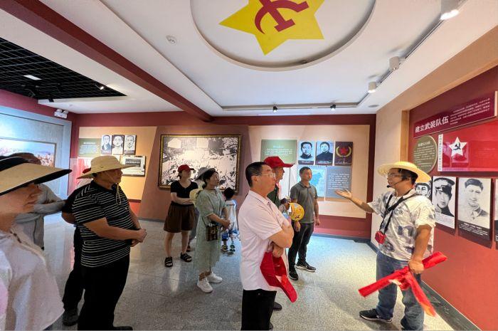 肥东县宝翠园小学党支部赴六安开展党性教育活动