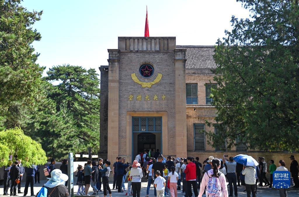 陕西延安红色旅游持续火热组图