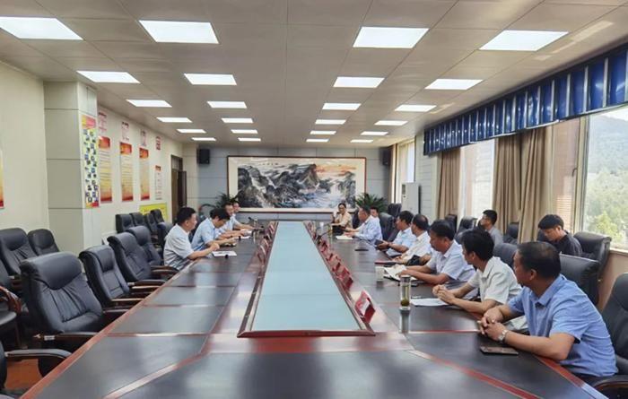 庐江县委书记许华为调研庐江中学教师队伍建设情况并开展食品安全检查