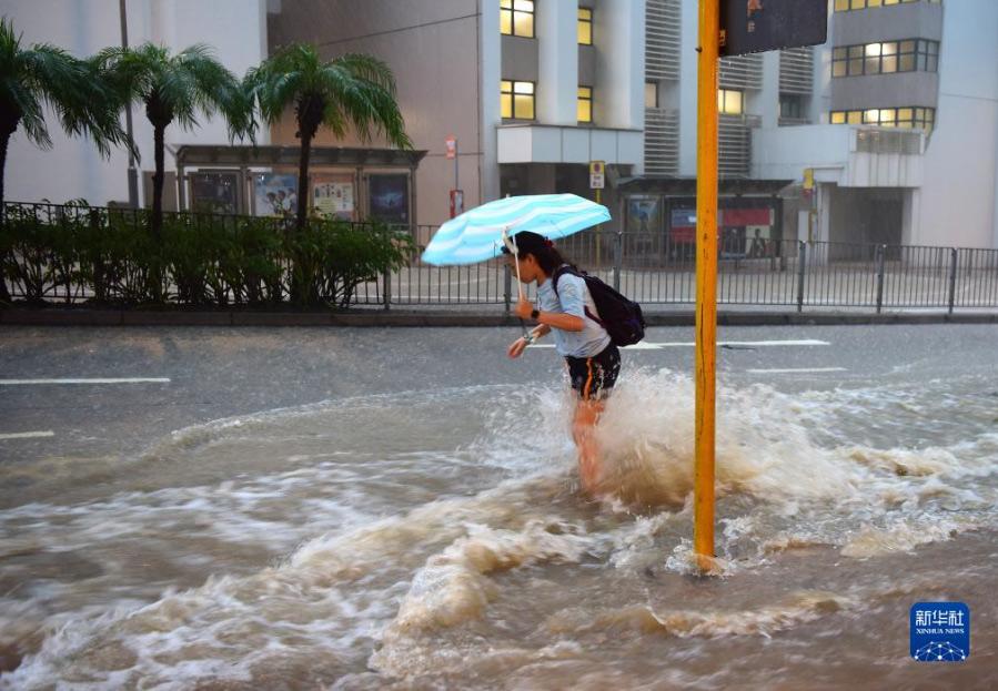 香港发出持续时间最长的黑色暴雨警告信号[