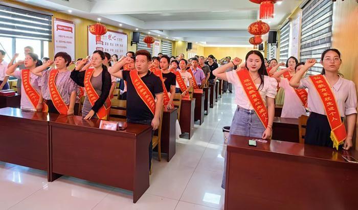 临泉县迎仙镇举行庆祝第39个教师节暨表彰大会