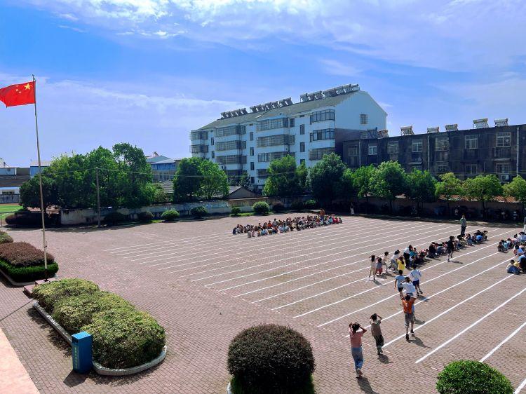 庐江县柯坦镇陈埠小学举行九一八防空疏散演练