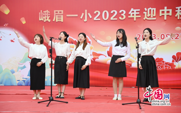 童星耀舞台才艺颂祖国峨眉一小用实际行动谱写爱国篇章