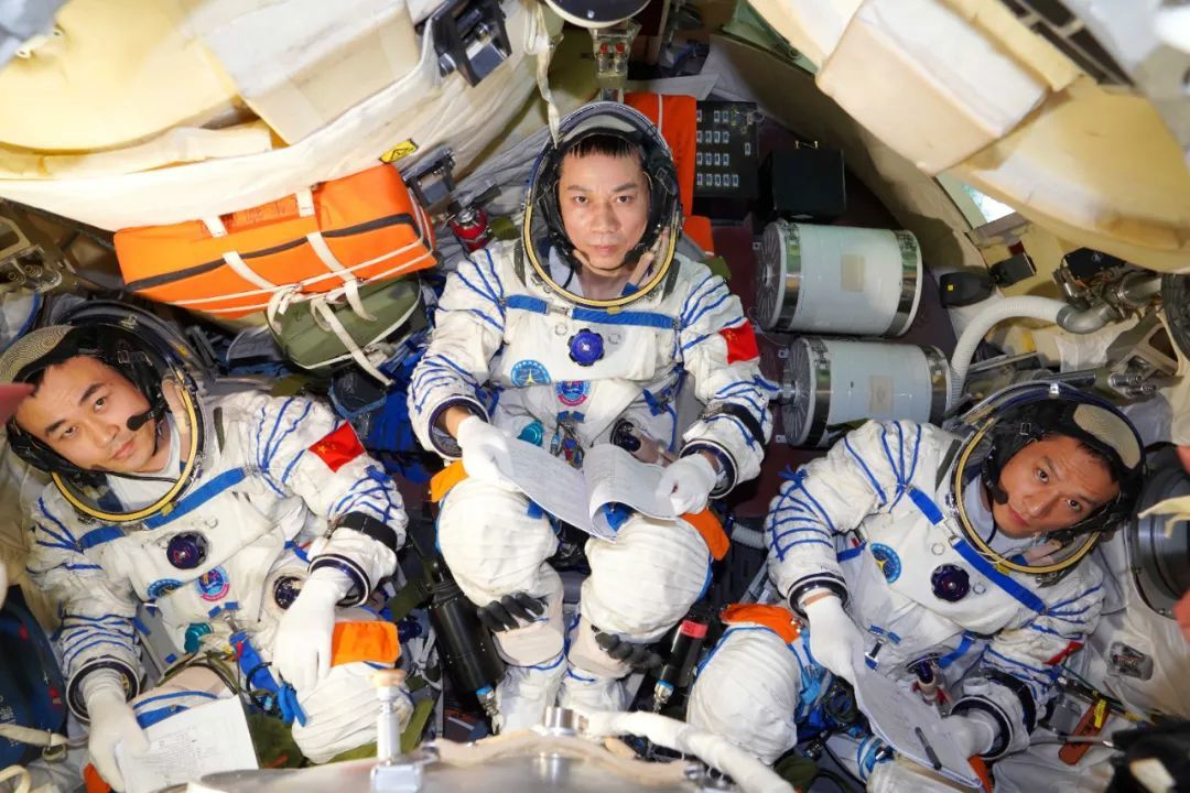 中国空间站：*年轻乘组的迎新”