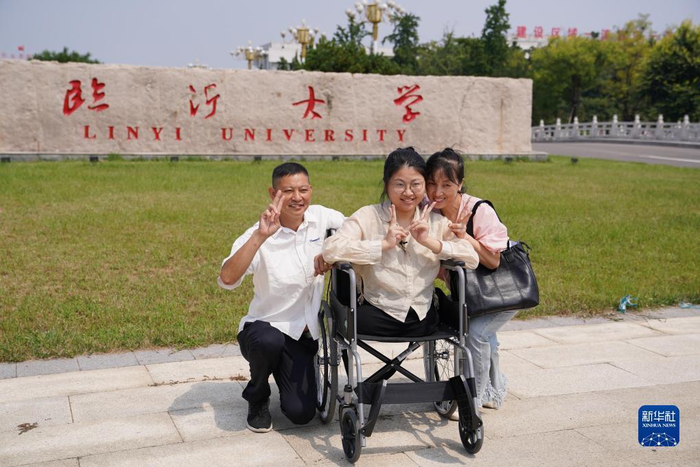 无腿女孩上大学