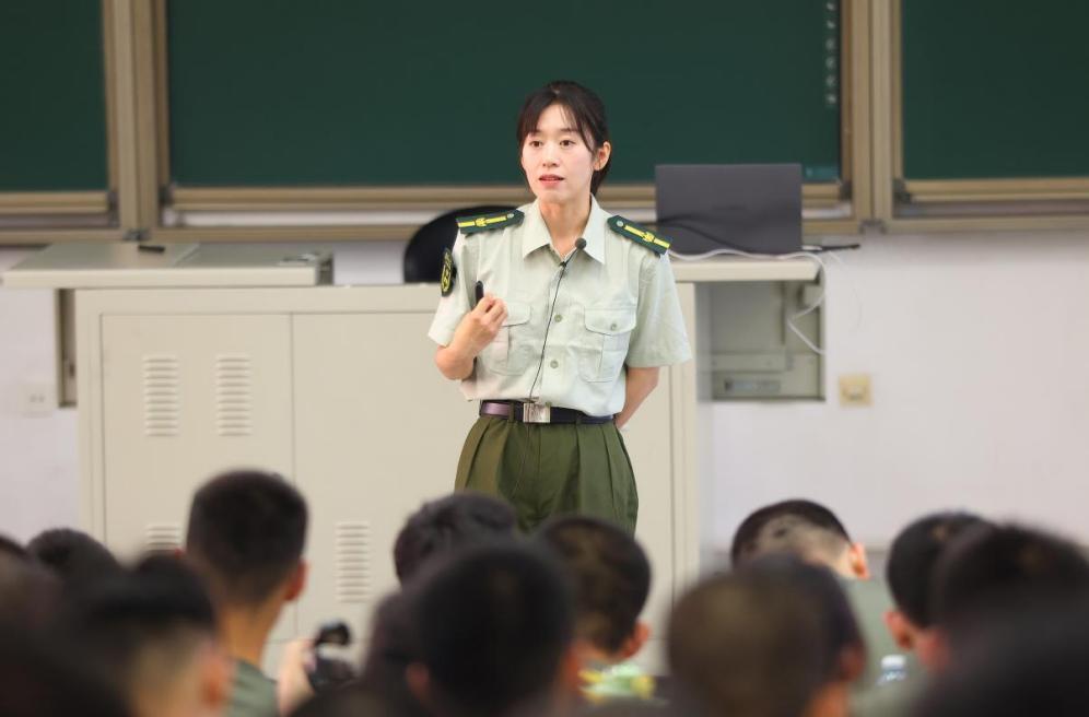 王晓丽正在授课。受访者 供图