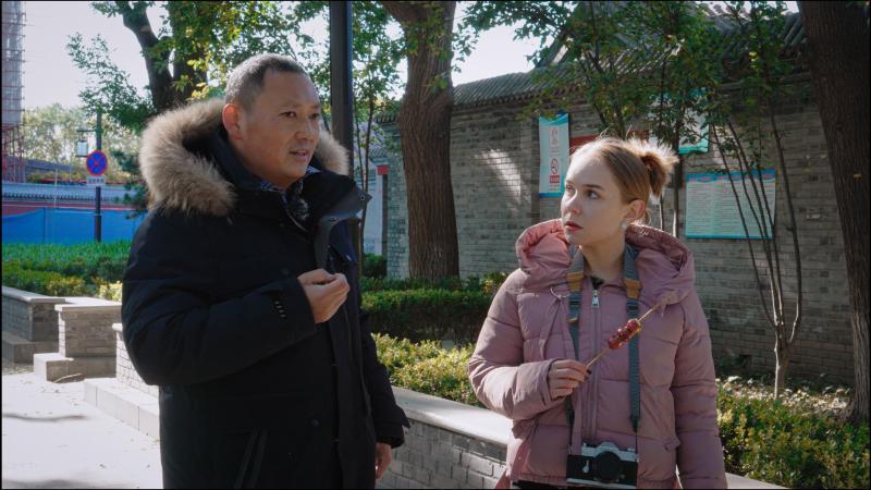 安格丽娜听赫睿老师讲解.jpg 安格丽娜听赫睿老师讲解.jpg