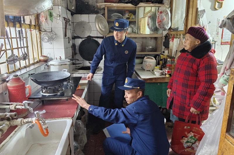 新ManBetX万博中国官方网站资阳消防提议的独居老人独立式感烟火灾探测报警器安(图2)