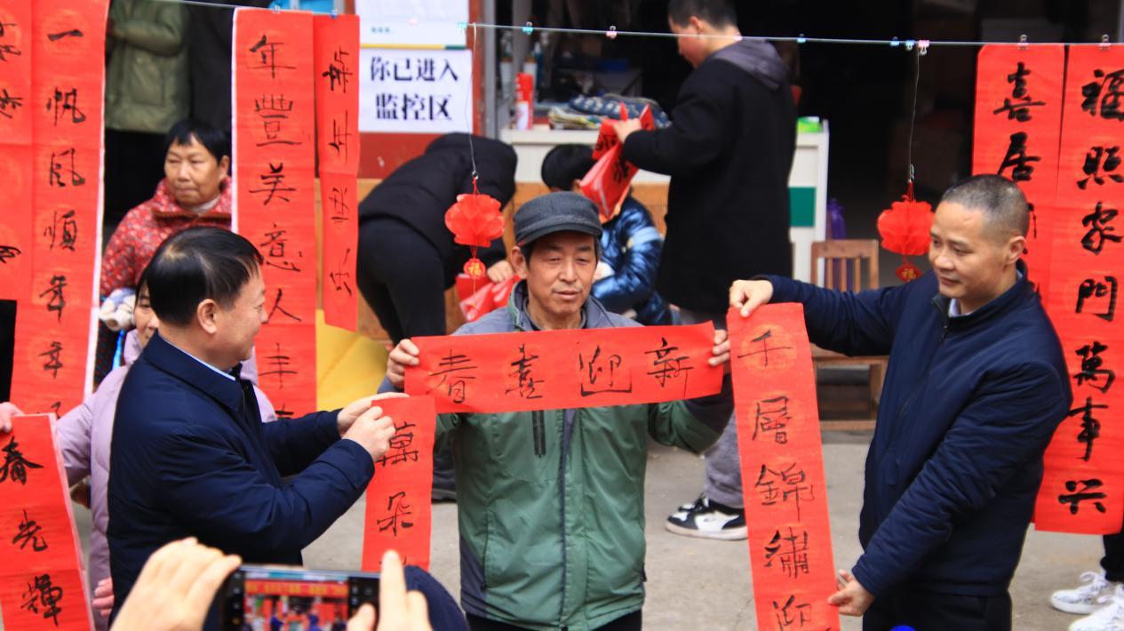 四川省劍閣縣政協聯合王河鎮開展新春送祝福保穩定系列活動