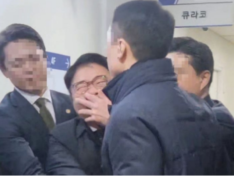 再次上演！韩媒：韩医生试图入场向尹锡悦提医改建议，遭警卫捂嘴拖走