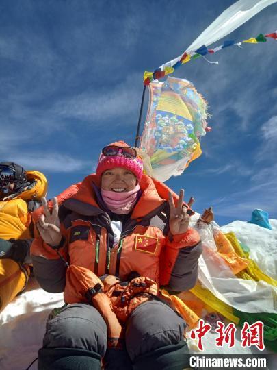 中国首位无氧登顶珠峰女性：为登山“时刻准备着”