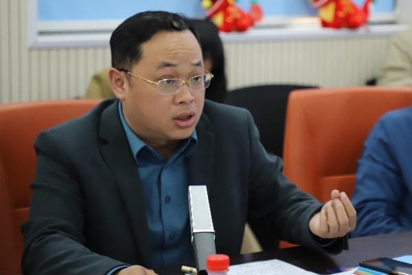 李金国,刘正华两位博士对各项目组的汇报进行了精准点评,为各项目组