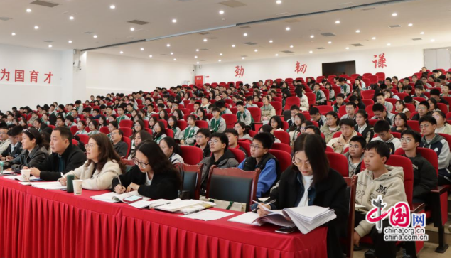 专家助力四川长宁中学邀请专家进校开展高中语文学习讲座