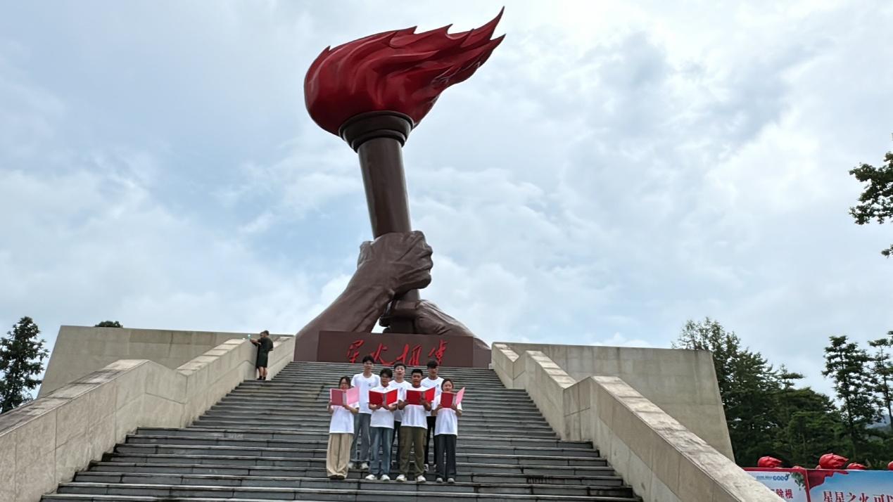 实践团通过学习《清平乐·会昌》《西江月·井冈山》《水调歌头·重上
