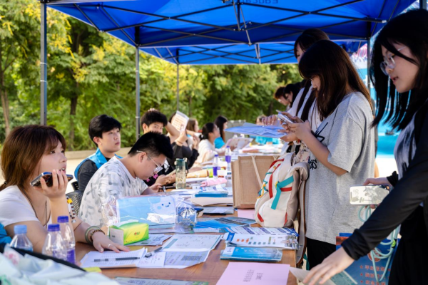 河南工程学院举办中澳合作办学校园开放日 近千名学生及家长沉浸式