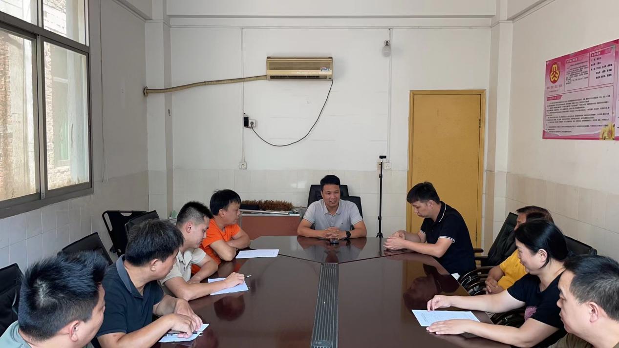 坚持党建引领,凝心聚力带好队伍;加强阳光征拆,全力服务项目;恪守为民