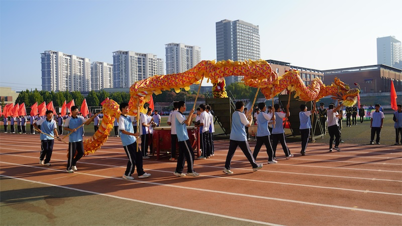 济南市莱钢高级中学举办第四届体育文化节暨第四十四届田径运动会