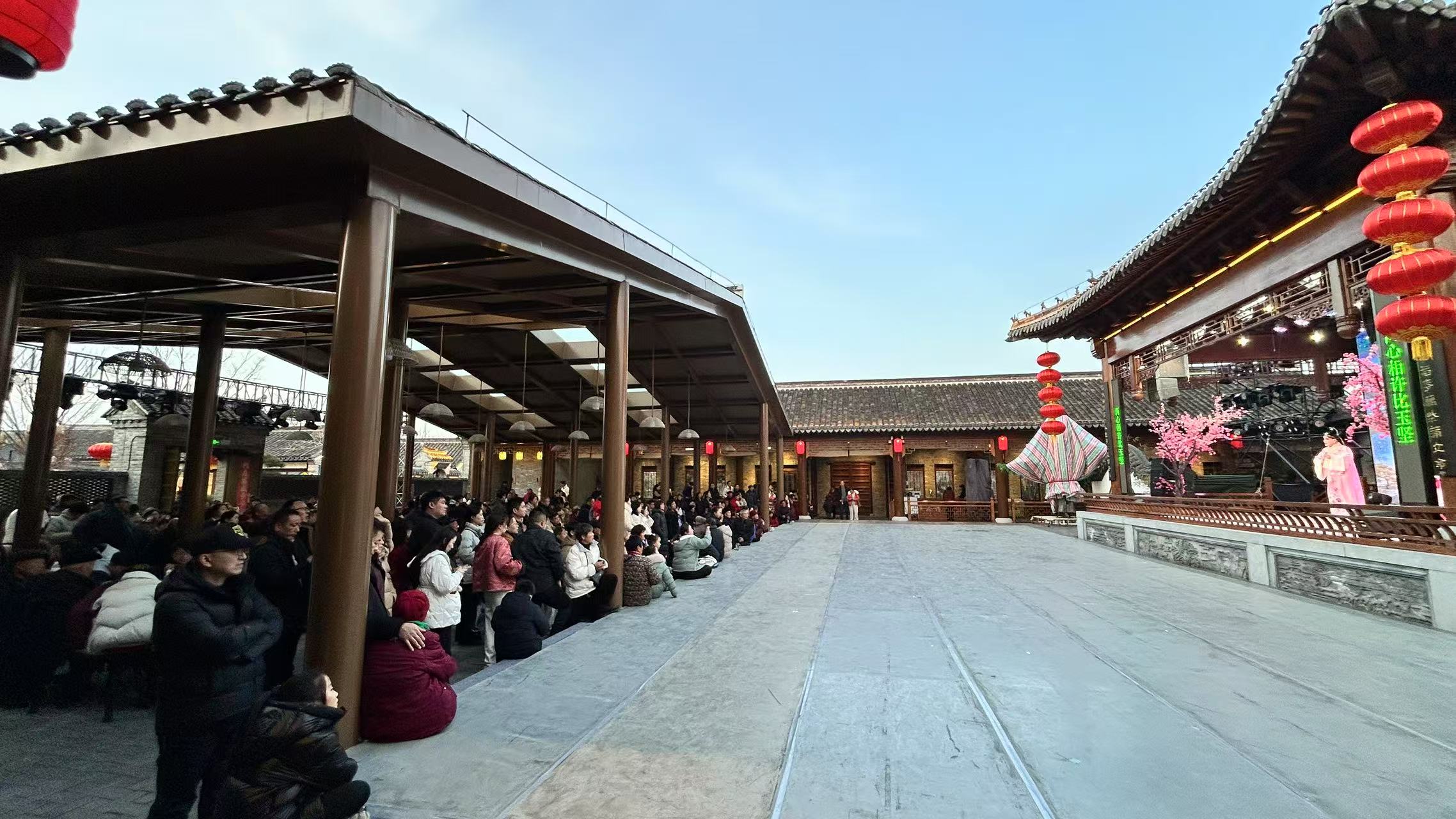 新春走基层| 小镇有好戏欢喜过大年_中国网