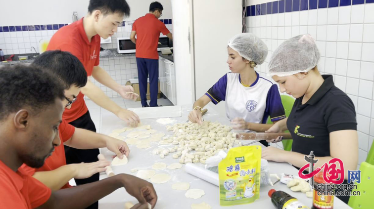 海外共庆“中国年”，热气腾腾的“年夜饭”搬上中巴科技小院餐桌