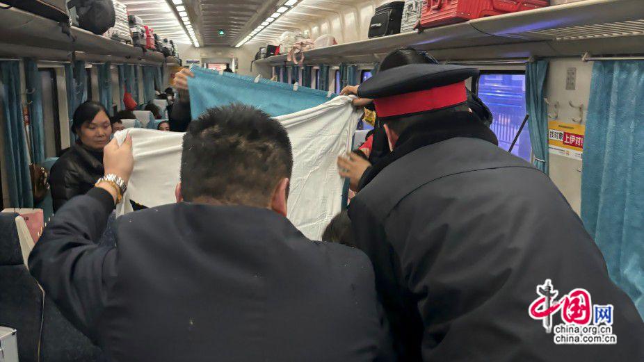 凌晨女子列车上分娩，株洲车站迎接新生命_中国网