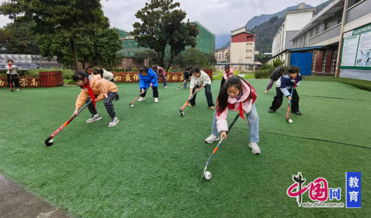 美嘉体育平台体育课大变身 乐山沙湾凤凰学校让每个孩子爱上运动(图2)