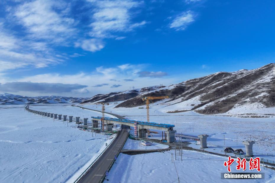 青海西宁至四川成都铁路四川段首座隧道顺利贯通_中国网