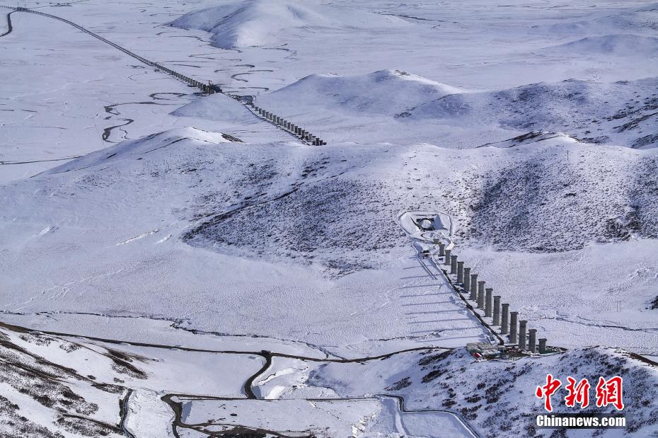 青海西宁至四川成都铁路四川段首座隧道顺利贯通_中国网