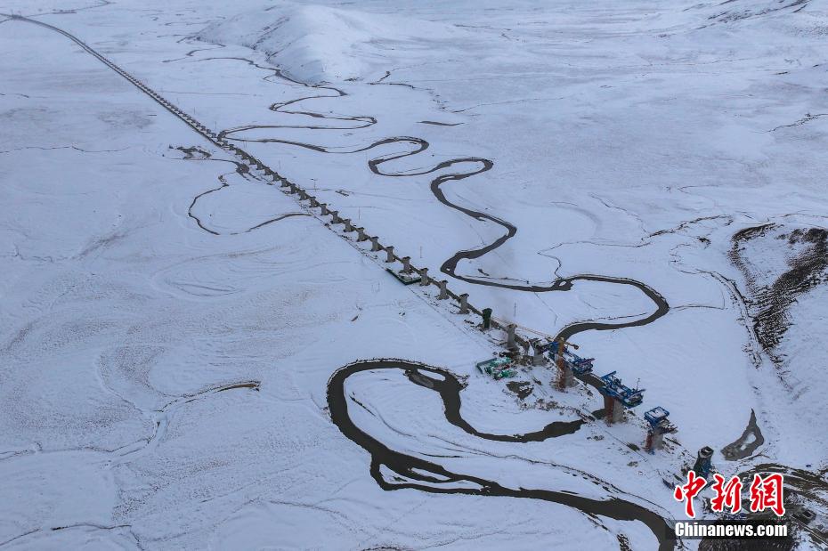 青海西宁至四川成都铁路四川段首座隧道顺利贯通_中国网