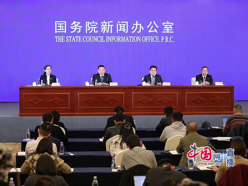 国新办发布会用中藏英三种文字发布这本白皮书