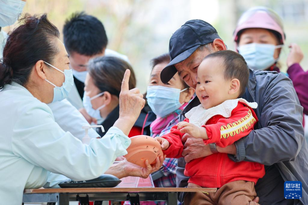 新华全媒+丨世界卫生日：保障母婴健康 呵护祖国未来(图13)