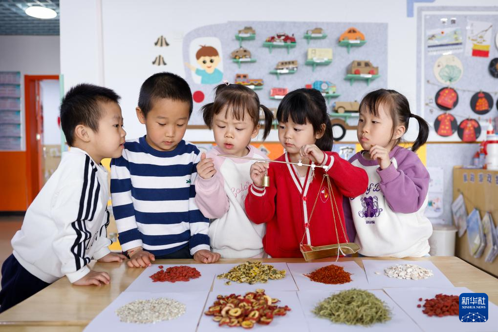 新华全媒+丨世界卫生日：保障母婴健康 呵护祖国未来(图22)