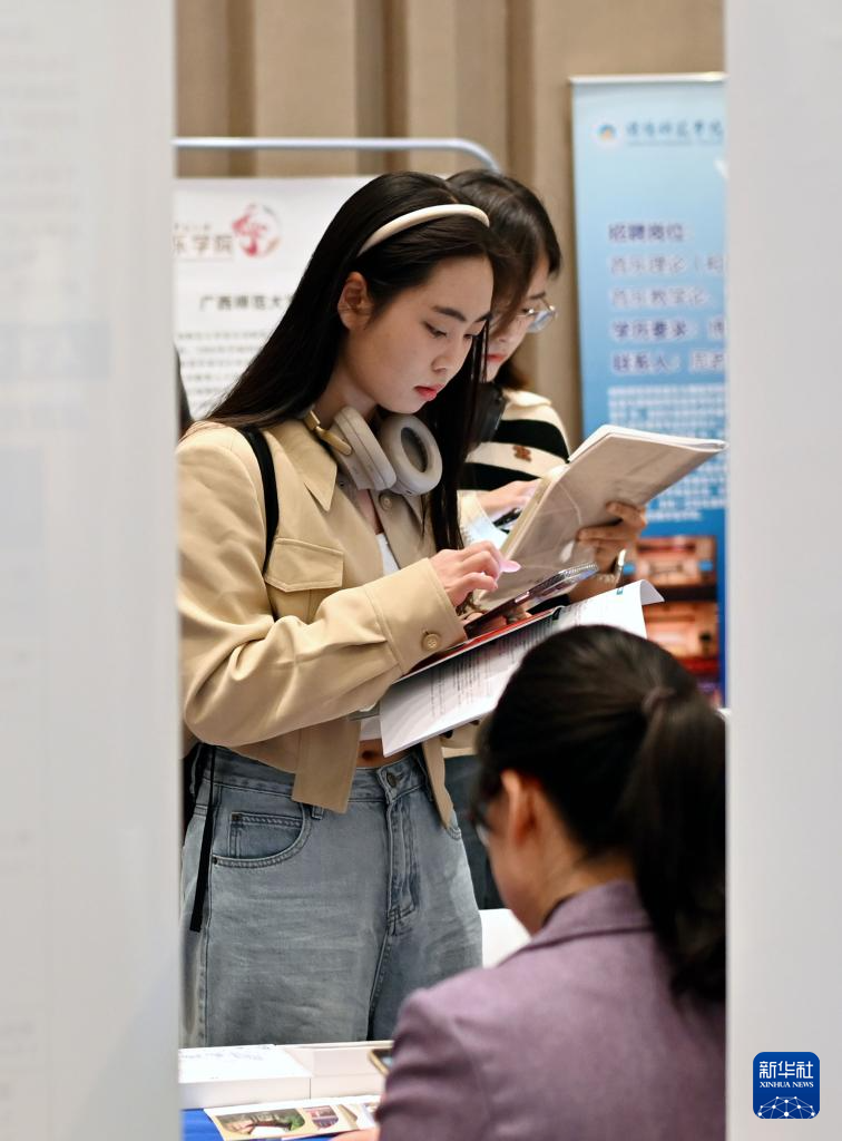 上海留学生招聘会近期留学须知