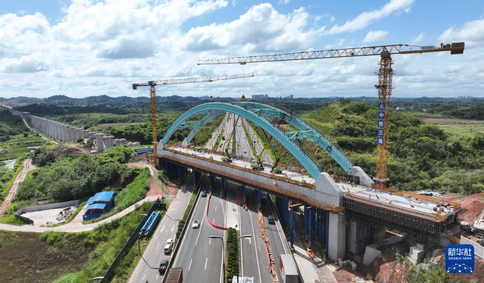 成渝中线高铁四川段首个大跨度系杆拱桥顺利完成_中国网
