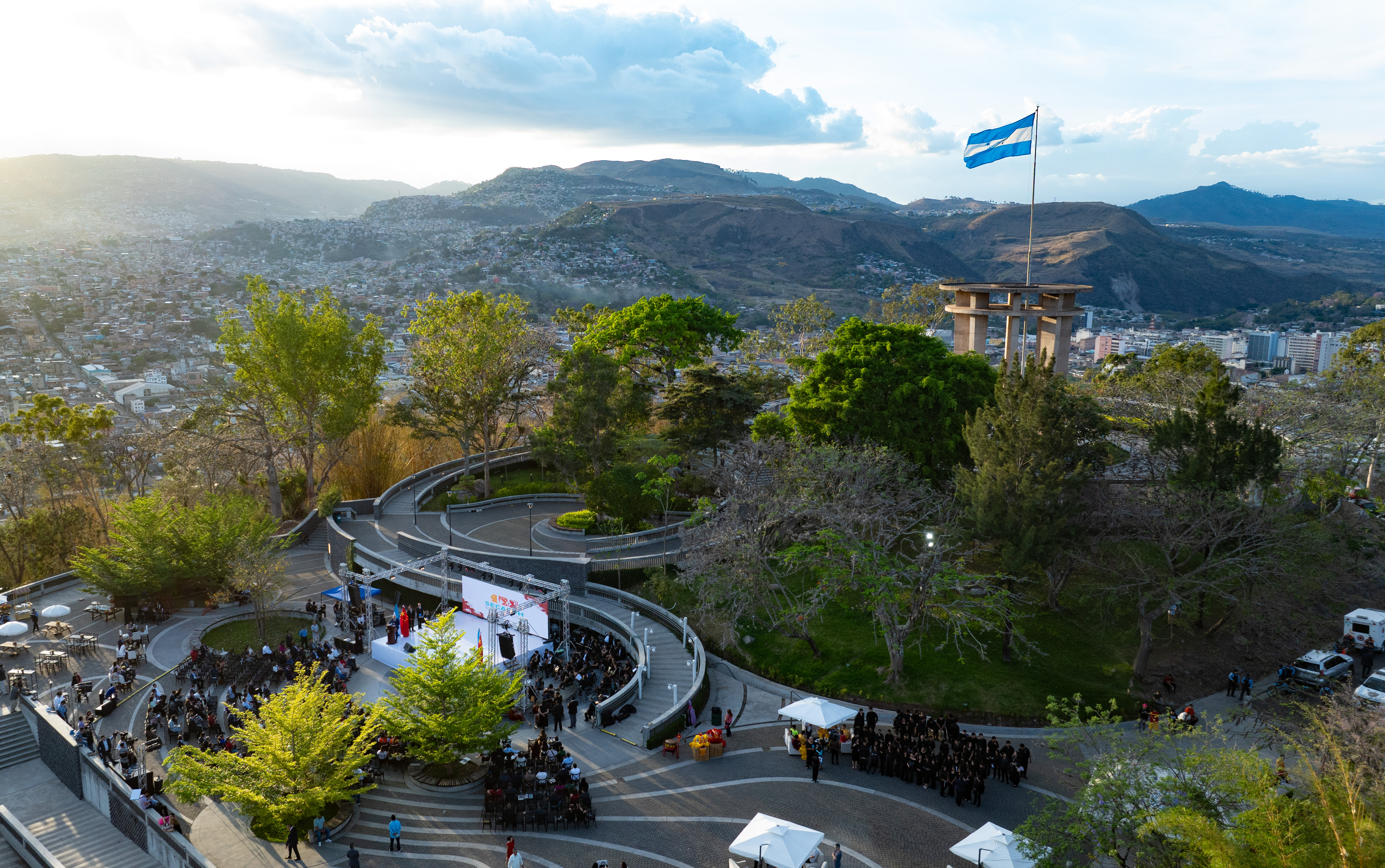 中企将采购洪都拉斯3000吨白虾_中国网