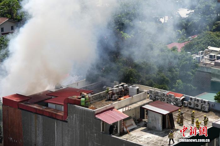大火在菲律宾马尼拉中央商务区爆炸