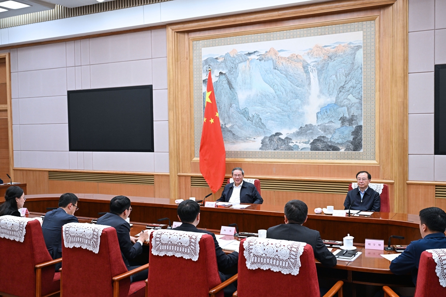 李强主持召开经济形势专家和企业家座谈会