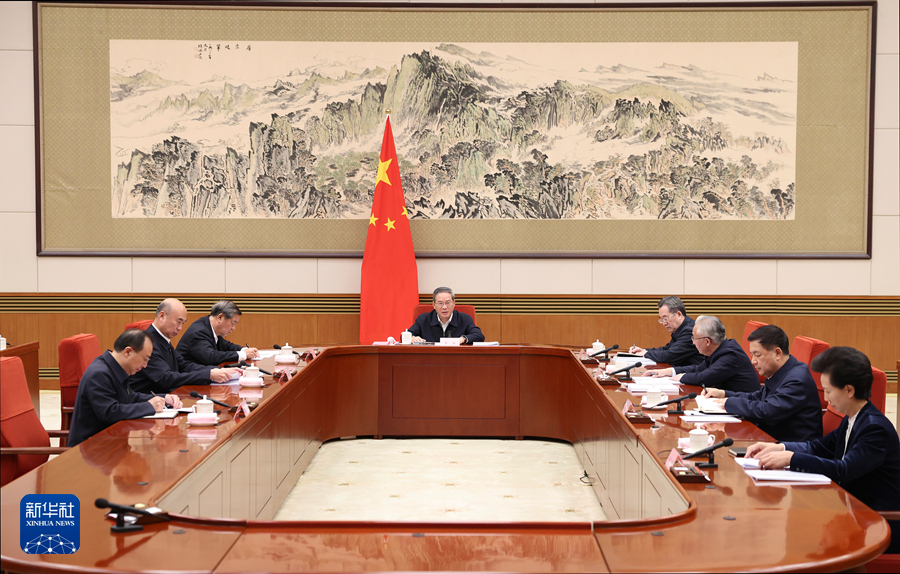 李强主持召开国务院党组会议 学习贯彻习近平总书记在党的二十届四中全会上的重要讲话和全会精神 丁薛祥出席