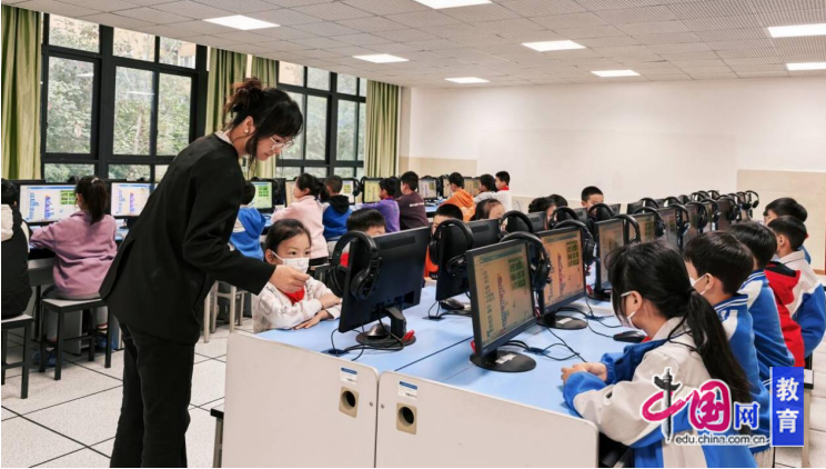 多元课程点亮学子成长路成都双语实验学校“阳光第二课堂”启幕(图3)