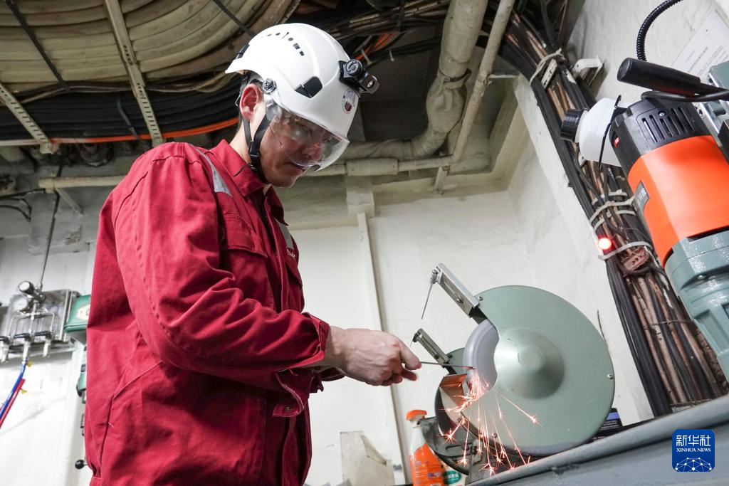 第42次南极考察丨他们工作在“雪龙”号最深处(图2)