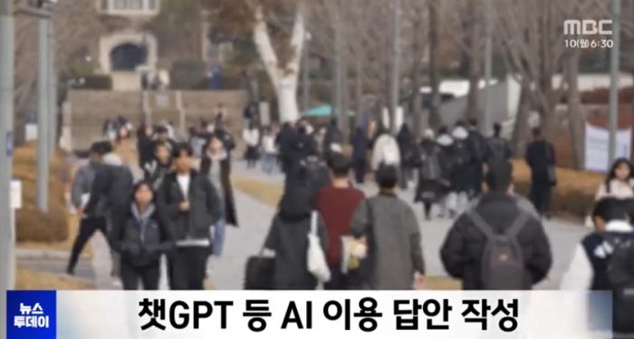 韩国大学曾发生过重大作弊事件。数百名学生承