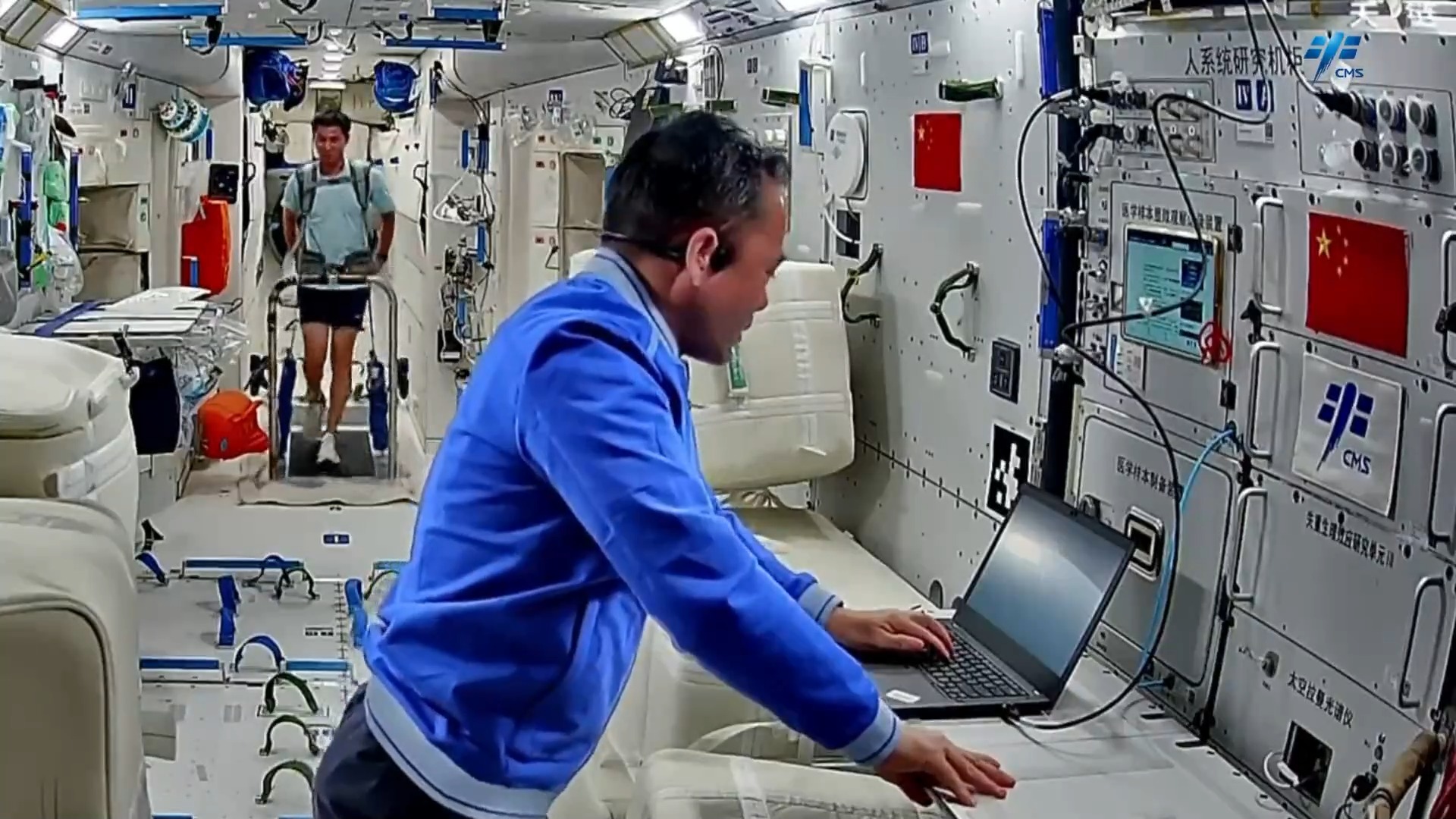 神舟二十一号乘组进行首次全系统压力应急演练