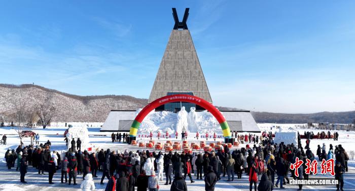 &ldquo;蜜都&rdquo;饶河：赫哲莫日根雪乡消费季启幕 中俄游客嗨不停