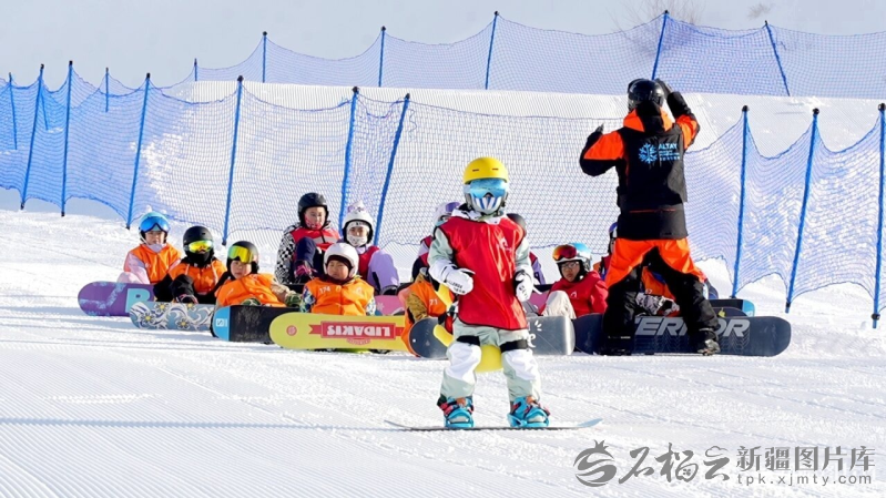 新疆的冬天亚克西丨校园响起冰雪欢乐颂(图1)